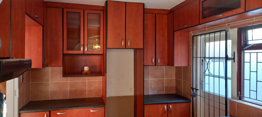To Let 3 Bedroom Property for Rent in Elsies River Western Cape